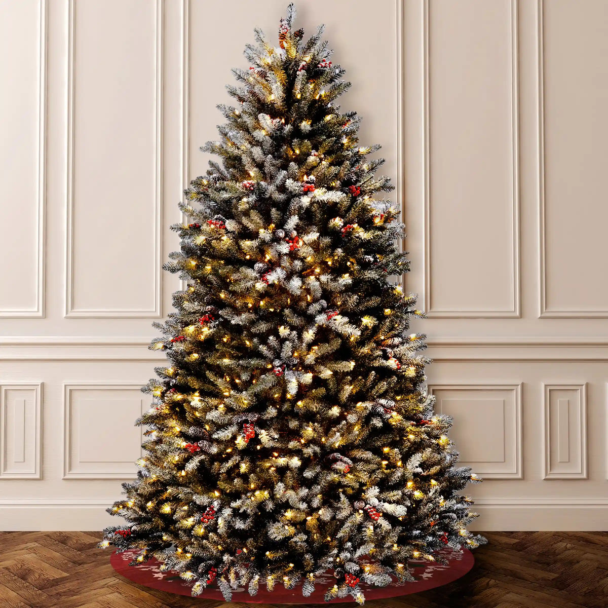 7 ft. Pre-Lit Dunhill Fir Tree with 700 Clear Lights, Plug-In
