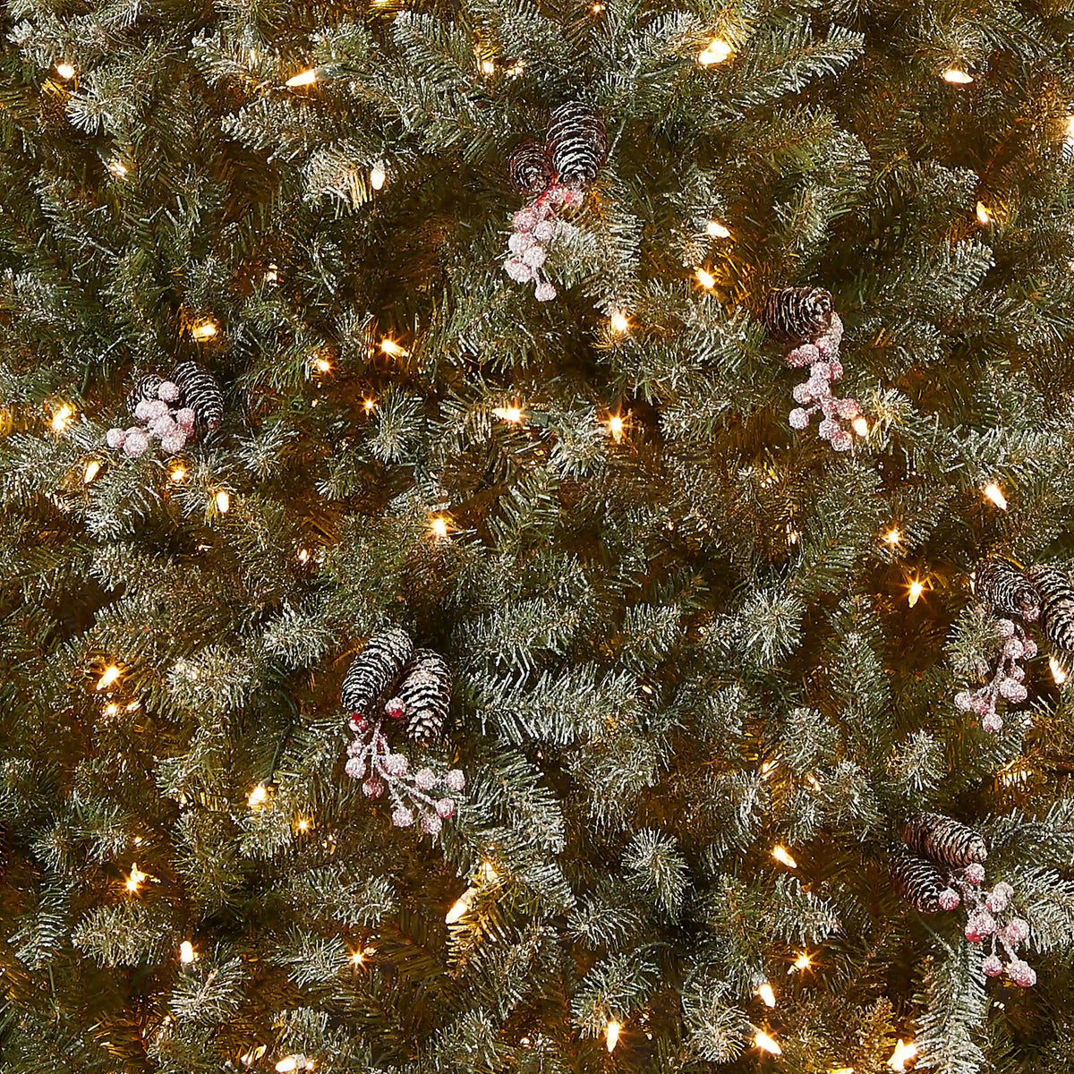 7 ft. Pre-Lit Dunhill Fir Tree with 700 Clear Lights, Plug-In