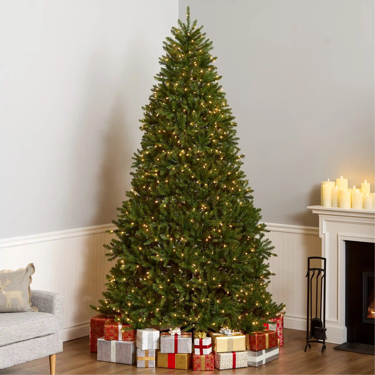 9 ft. Pre-Lit Dunhill Fir Hinged Tree with PowerConnect Clear Lights