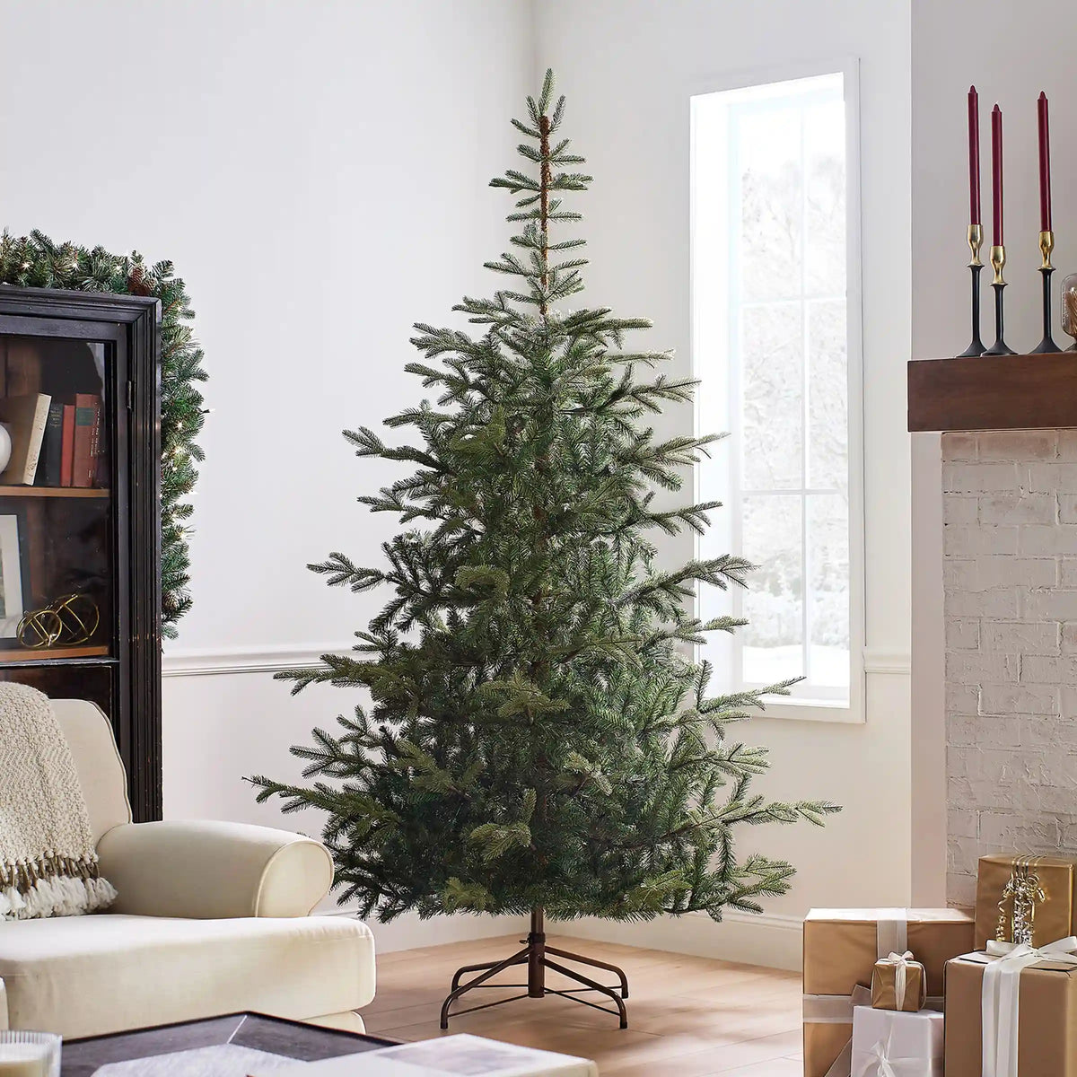 7.5 ft. Norwegian Spruce Hinged Tree with Clear Lights