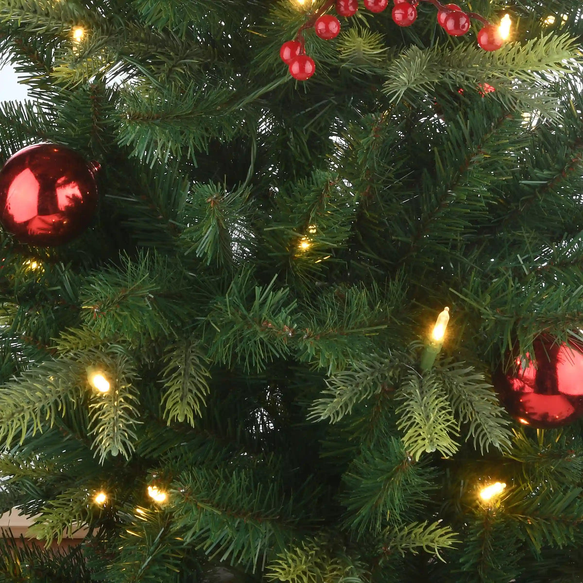 4 ft. Pre-Lit Scotch Creek Fir Tree with LED Lights, Plug-In